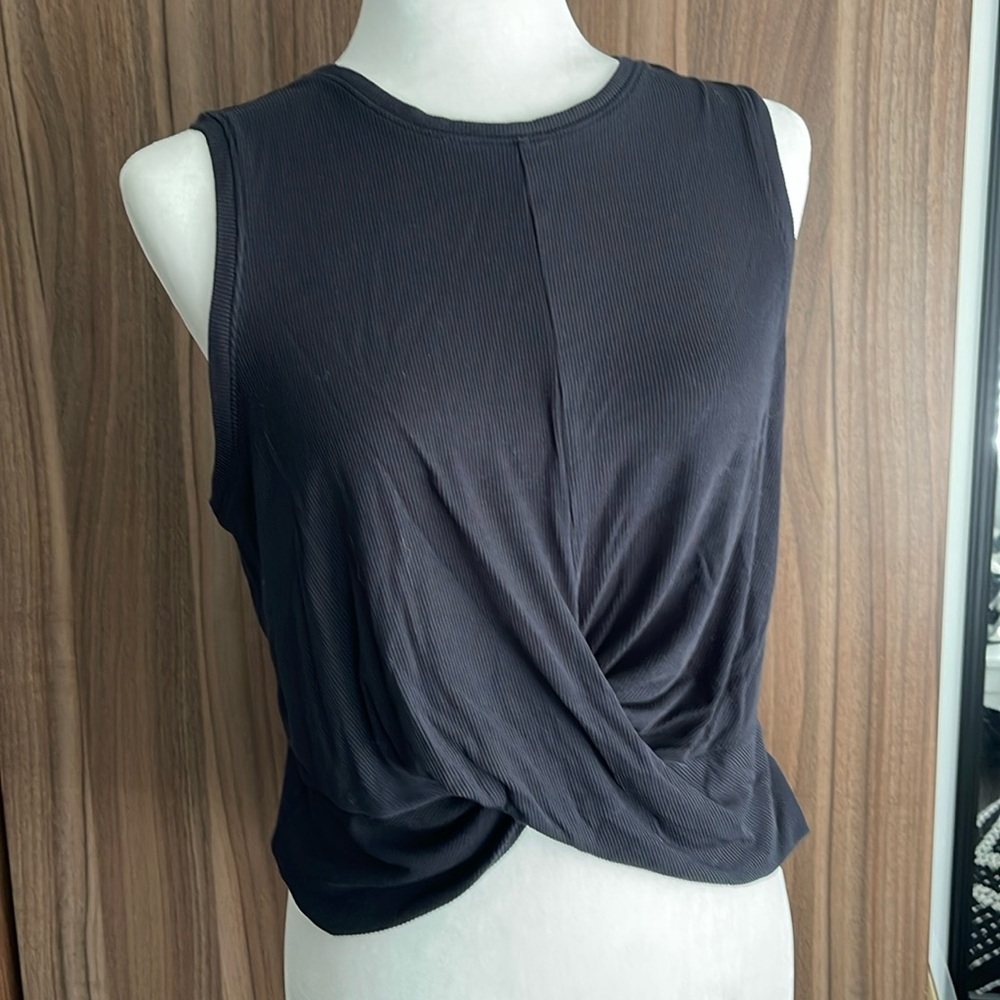 Twist front top